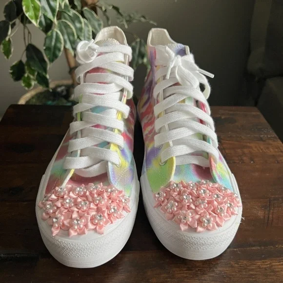 Ripped-n-Razored New Custom Daisy Duck Hi Top Sneakers Tennis Shoes Size 8 - Picture 5 of 7